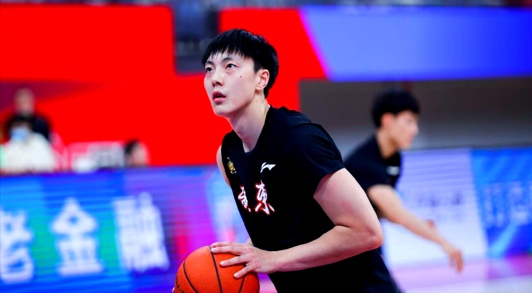 包含广东宏远队的胜利点亮了联赛赛场的词条